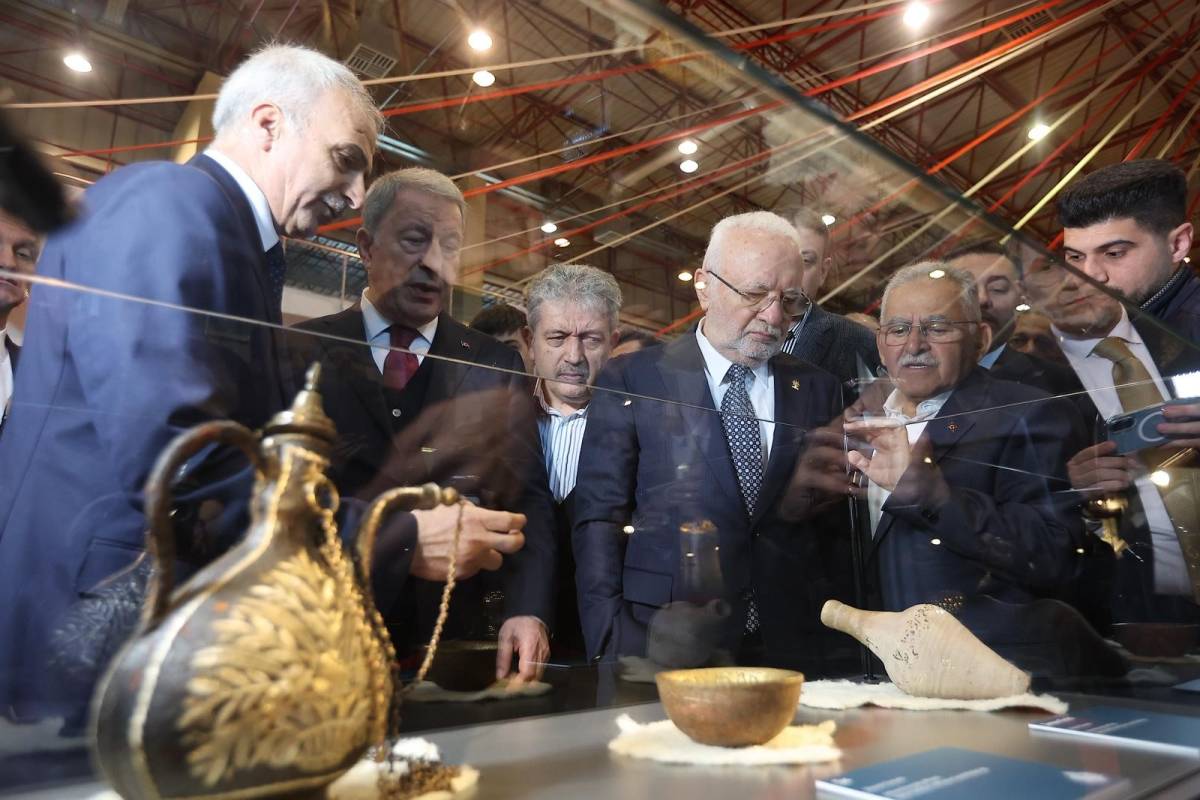 KUTSAL EMANETLER VE VAKIF ESERLERİ SERGİSİ AÇILDI