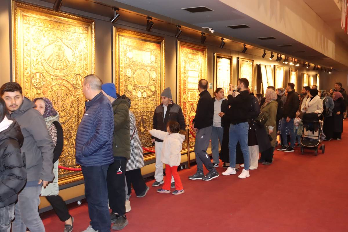 KAYSERİLİLER ‘KUTSAL EMANETLER'E KOŞTU