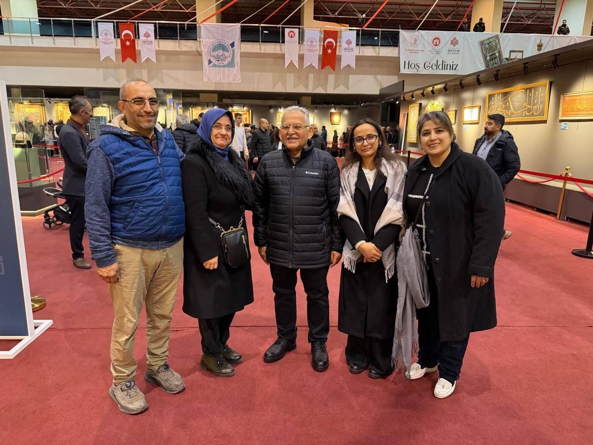 BÜYÜKKILIÇ, KUTSAL EMANETLER SERGİSİNDE KAYSERİLİLERLE BİR ARAYA GELDİ