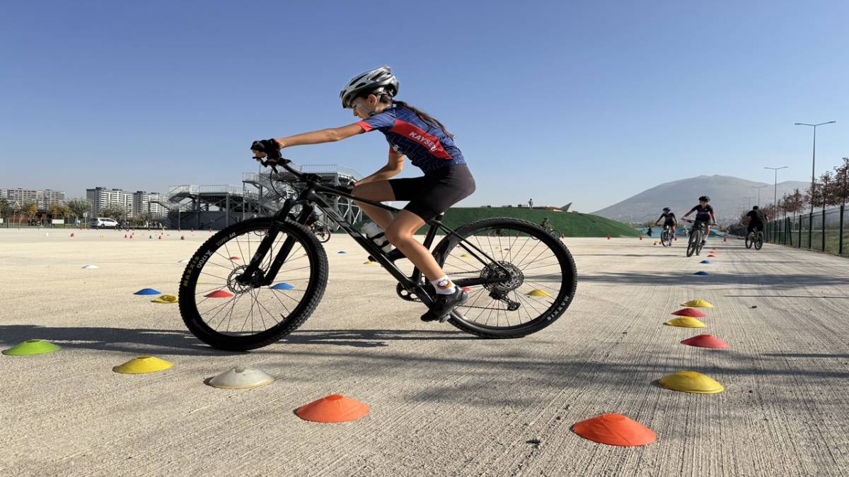 BÜYÜKŞEHİR, BMX PARKURU İLE GENÇLİĞE HIZ VE HEYECAN KATIYOR