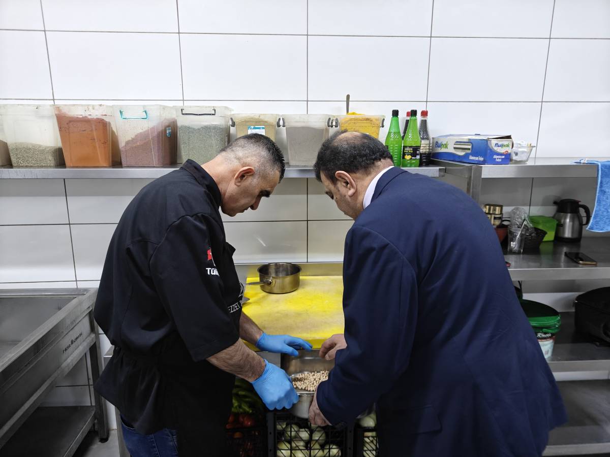 BAYRAM SOFRASININ GELENEKSEL LEZZETİ: ETLİ NOHUT YAHNİSİ