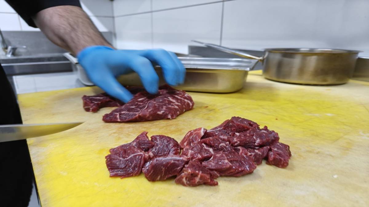 BAYRAM SOFRASININ GELENEKSEL LEZZETİ: ETLİ NOHUT YAHNİSİ