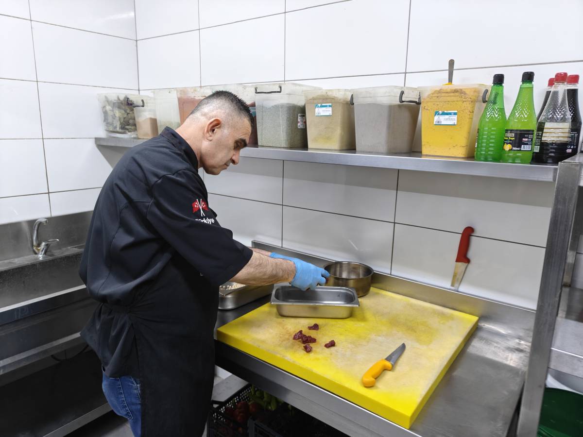 BAYRAM SOFRASININ GELENEKSEL LEZZETİ: ETLİ NOHUT YAHNİSİ