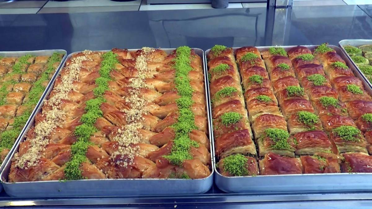 BAYRAMDA 'MERDİVEN ALTI' TATLIYA DİKKAT