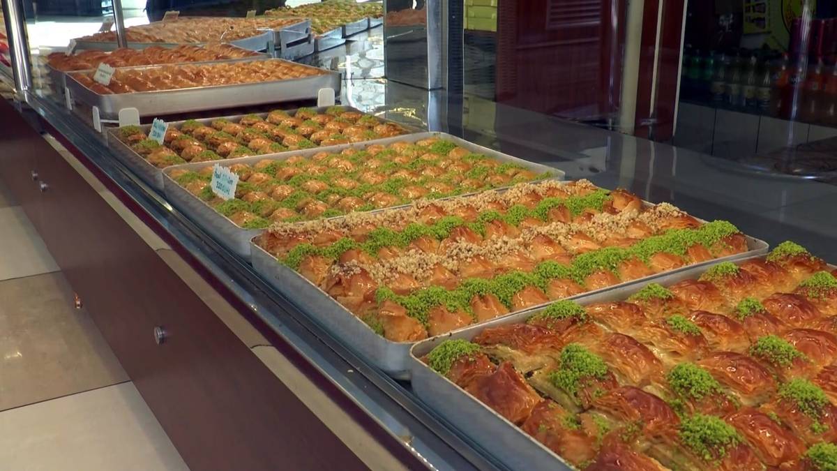 BAYRAMDA 'MERDİVEN ALTI' TATLIYA DİKKAT