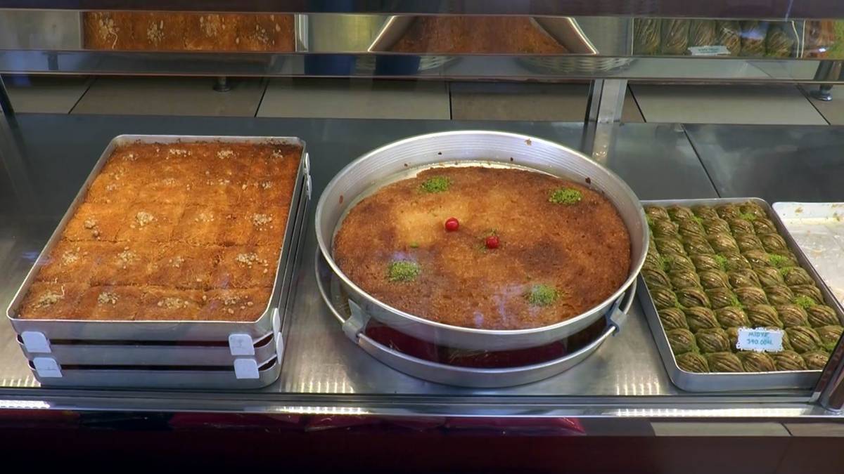 BAYRAMDA 'MERDİVEN ALTI' TATLIYA DİKKAT