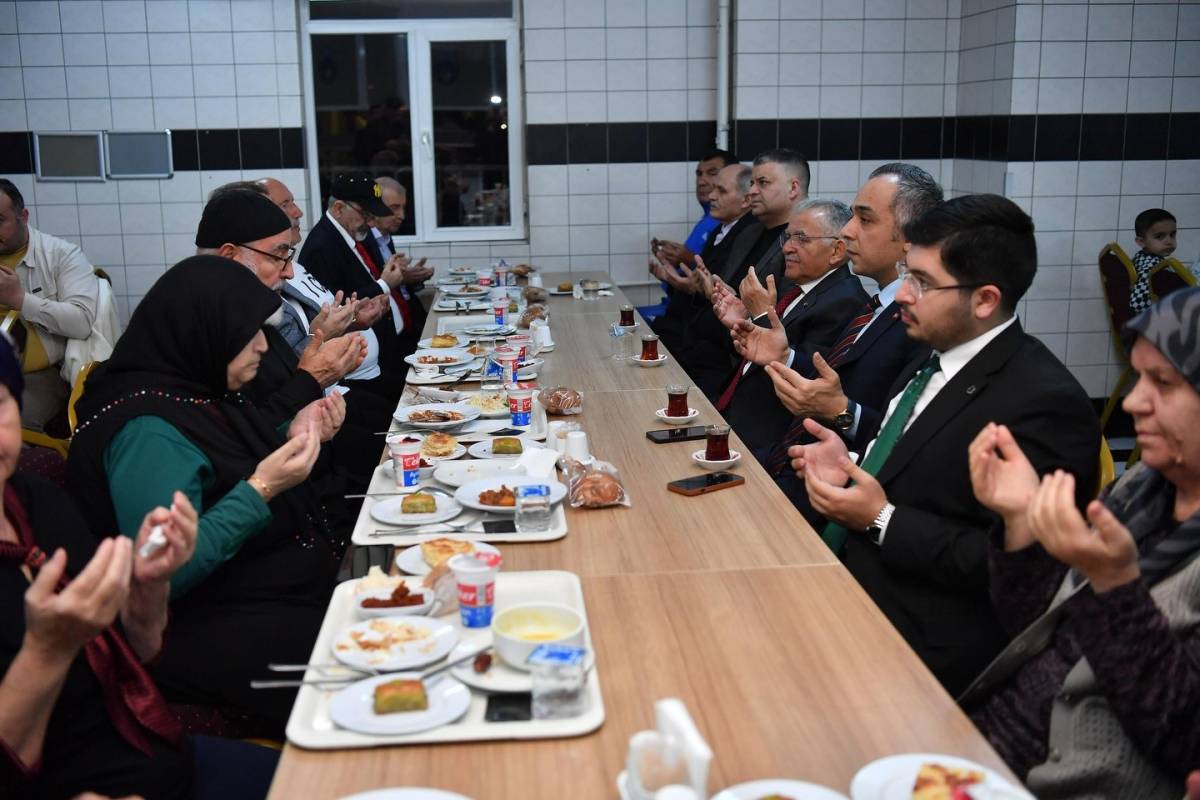 BÜYÜKKILIÇ, RAMAZAN COŞKUSUNU KAYSERİLİLERLE BİRLİKTE YAŞADI