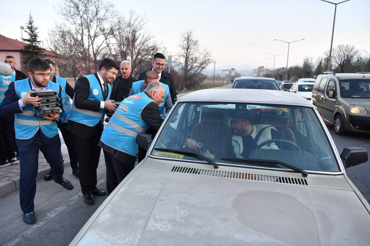 BÜYÜKKILIÇ, RAMAZAN COŞKUSUNU KAYSERİLİLERLE BİRLİKTE YAŞADI