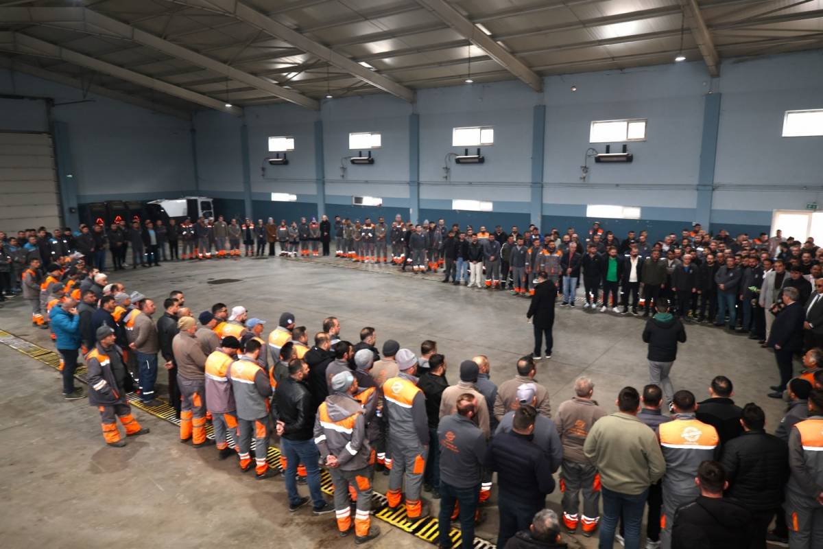 PALANCIOĞLU, GÜNE MESAİ ARKADAŞLARIYLA BAYRAMLAŞARAK BAŞLADI