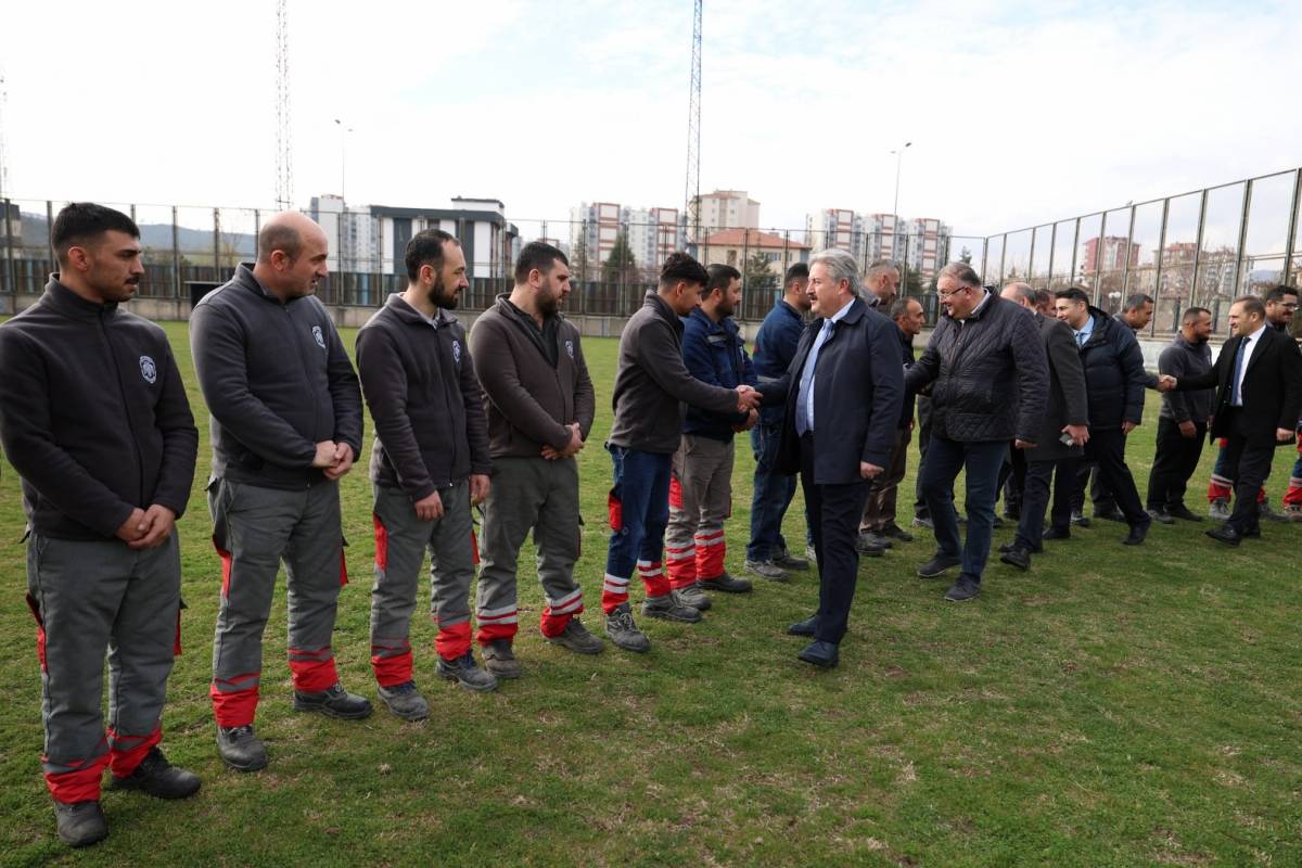 PALANCIOĞLU, GÜNE MESAİ ARKADAŞLARIYLA BAYRAMLAŞARAK BAŞLADI