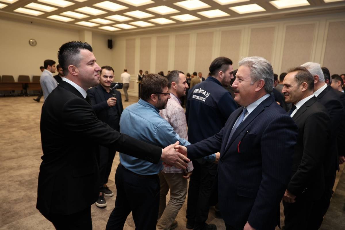 PALANCIOĞLU, GÜNE MESAİ ARKADAŞLARIYLA BAYRAMLAŞARAK BAŞLADI