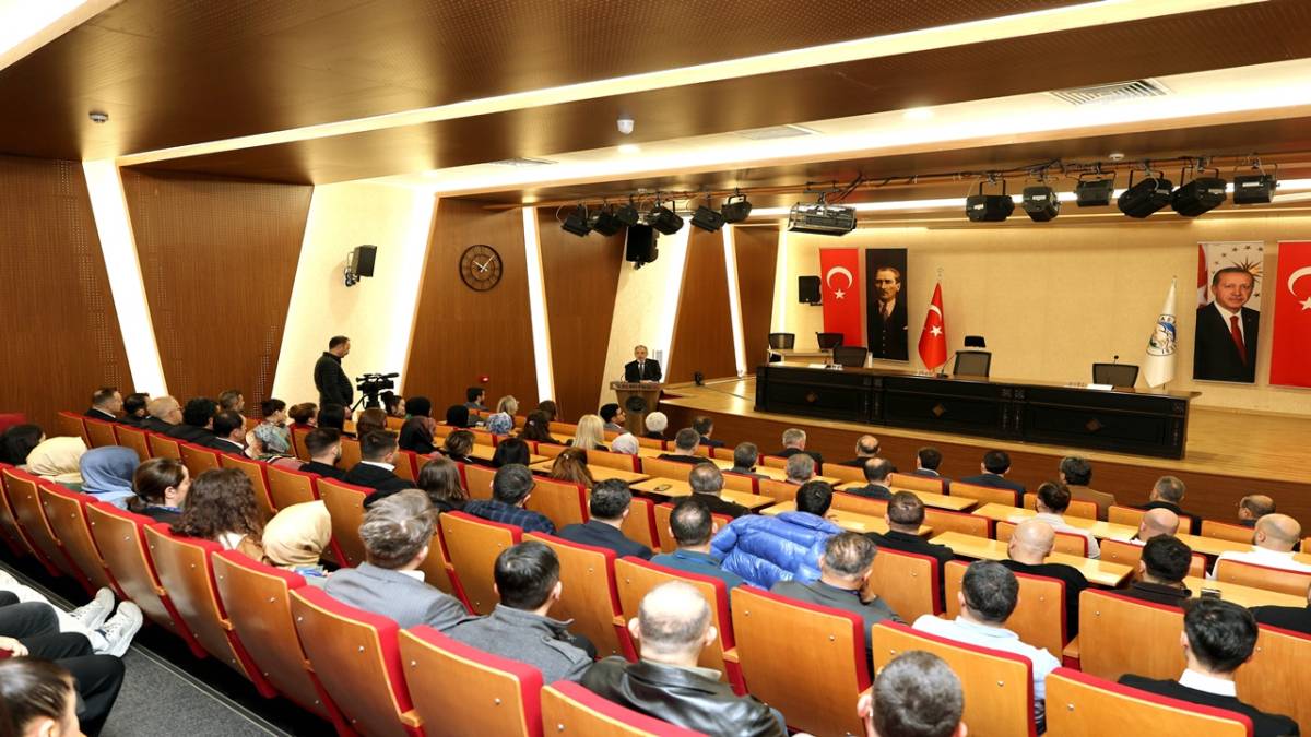 BAŞKAN YALÇIN PERSONELLE KUCAKLAŞTI