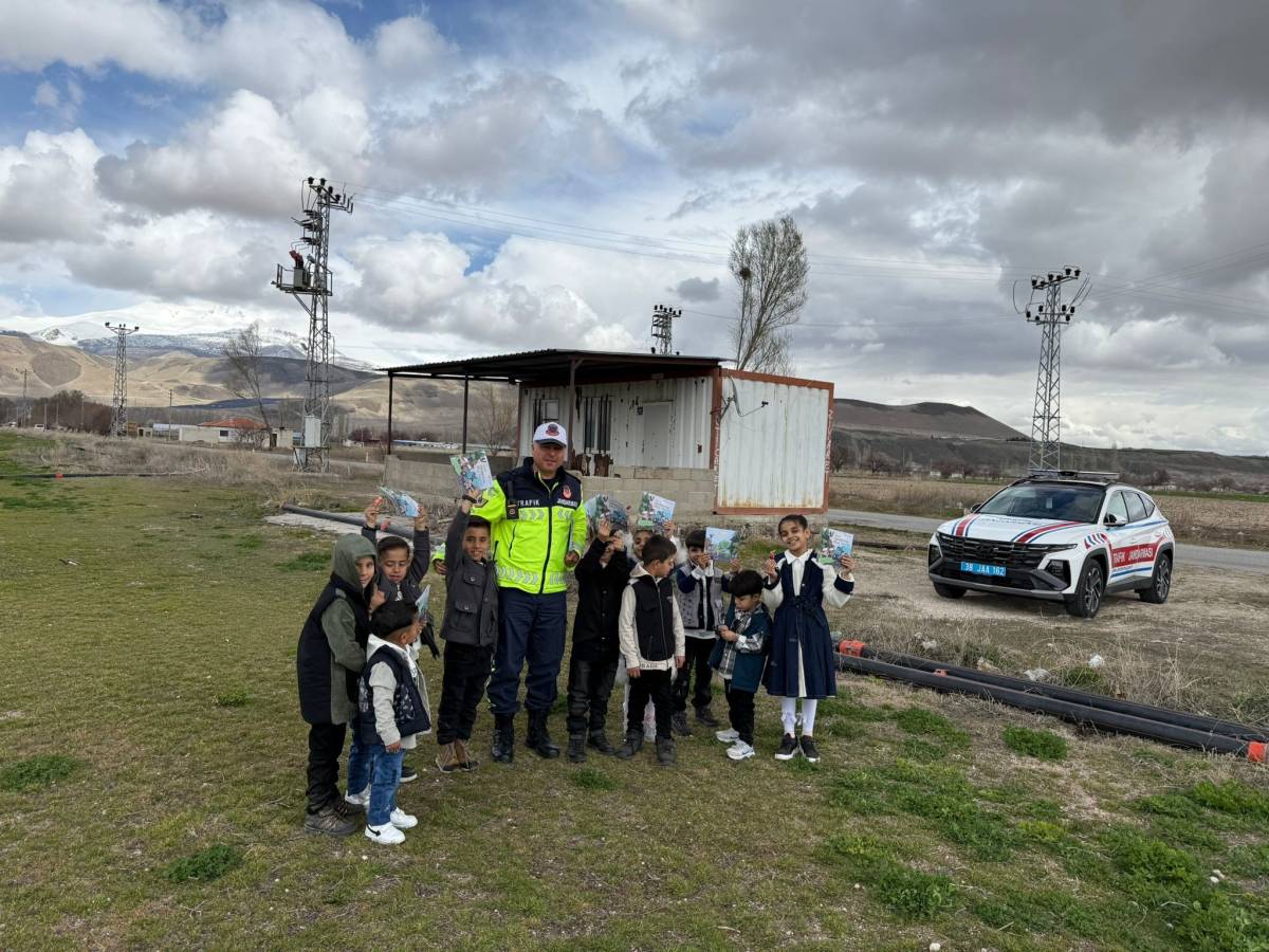 ÇOCUKLARIN BAYRAM HARÇLIKLARI JANDARMADAN