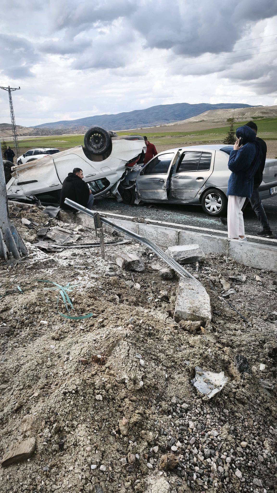 NEVŞEHİR’DE İKİ OTOMOBİL ÇARPIŞTI: 3 YARALI