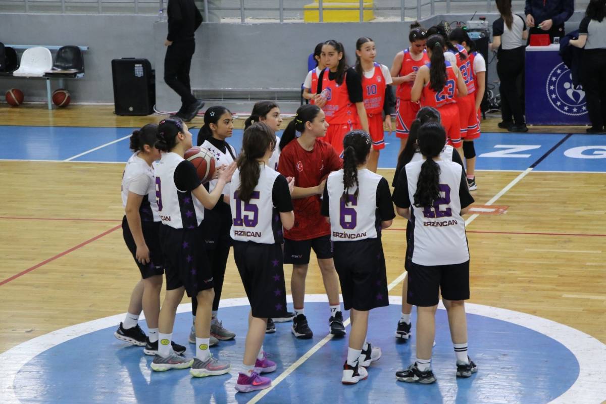 BASKETBOL YILDIZLAR TÜRKİYE YARI FİNALLERİ BAŞLADI