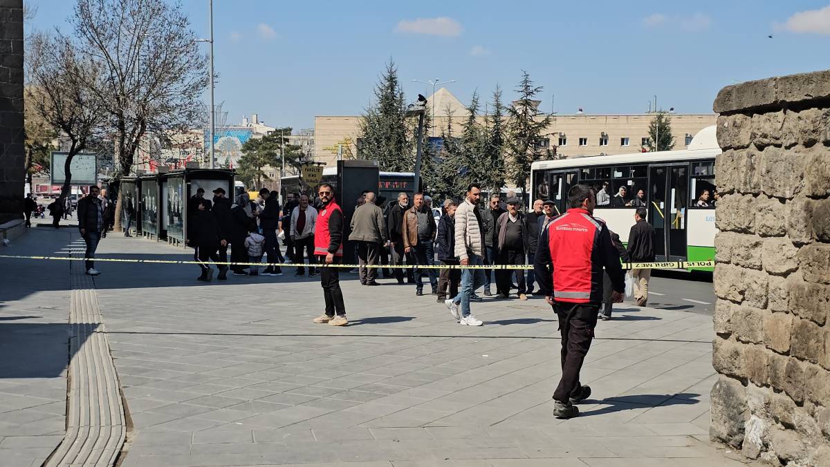 İNTİHARDAN VAZGEÇTİ, GAZETECİYE SALDIRDI