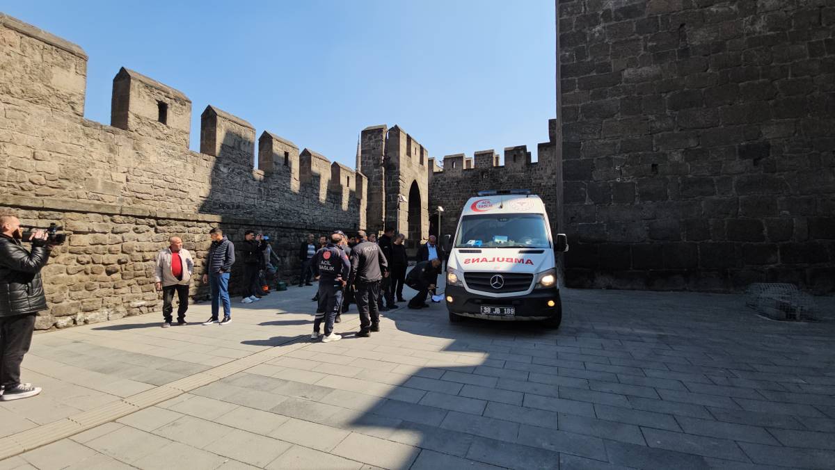 İNTİHARDAN VAZGEÇTİ, GAZETECİYE SALDIRDI