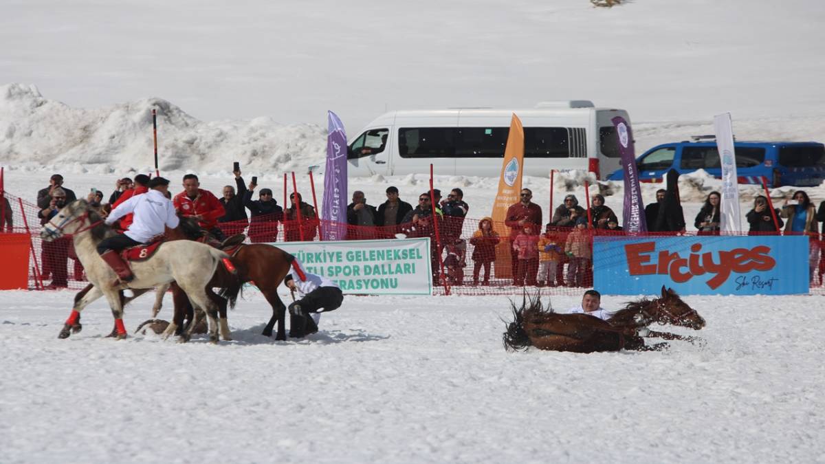 TÜRKİYE'DE İLK KEZ KÖKBÖRÜ OYUNLARI ERCİYES'TE DÜZENLENDİ
