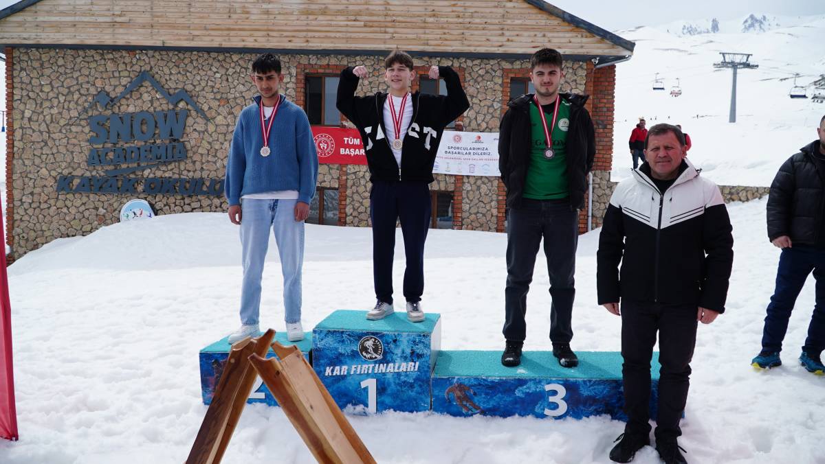 ERCİYES, GELENEKSEL KIZAK TÜRKİYE ŞAMPİYONASI’NA EV SAHİPLİĞİ YAPTI