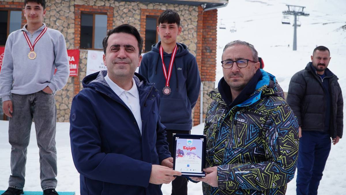 KÖKBÖRÜ VE KIZAK ŞAMPİYONASI 5 BİN KİŞİYİ BULUŞTURDU