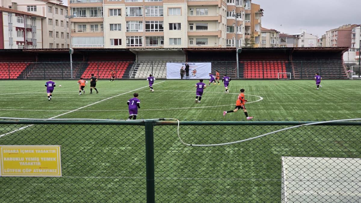 OKUL SPORLARI FUTBOL GENÇLER GRUP YARIŞMALARI  BAŞLADI