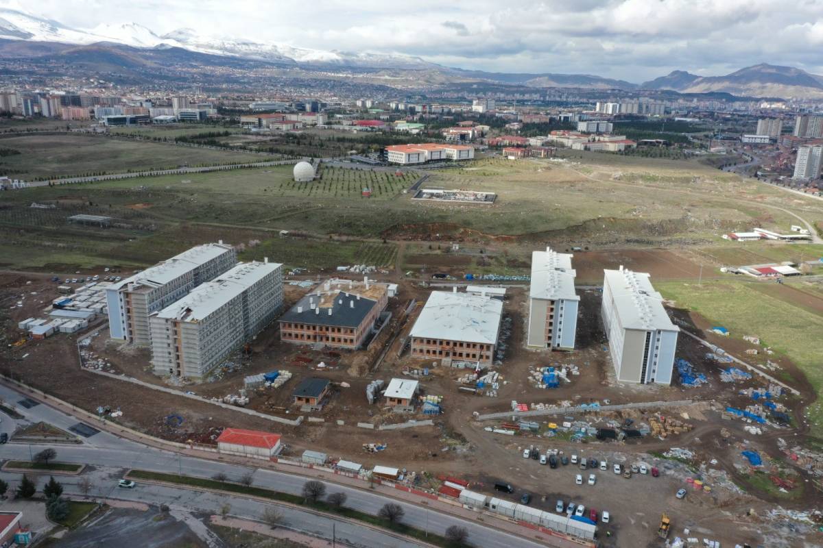 ERÜ KAMPÜSÜNDE YAPILAN YURTLAR SON AŞAMADA