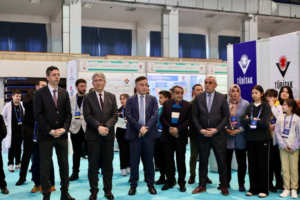 ERÜ’DE KAYSERİ BÖLGE YARIŞMASI SERGİSİ AÇILDI