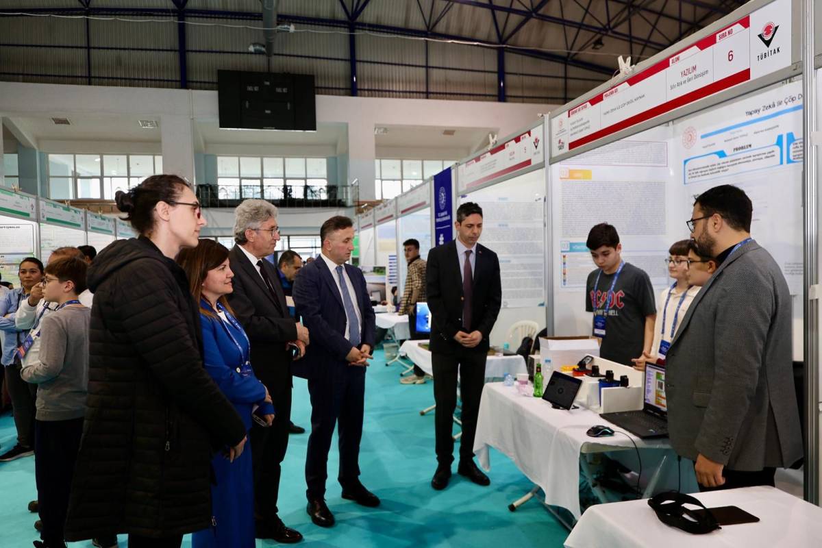 ERÜ’DE KAYSERİ BÖLGE YARIŞMASI SERGİSİ AÇILDI