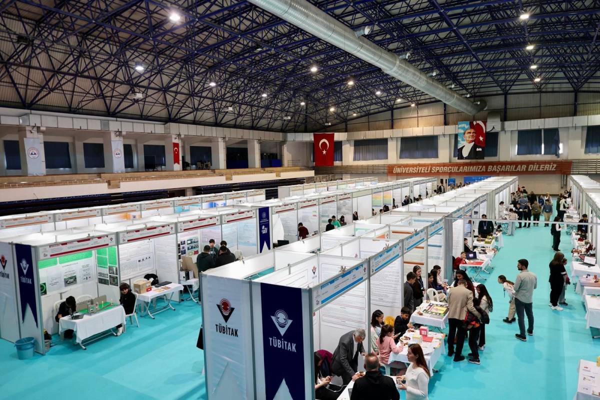 ERÜ’DE KAYSERİ BÖLGE YARIŞMASI SERGİSİ AÇILDI