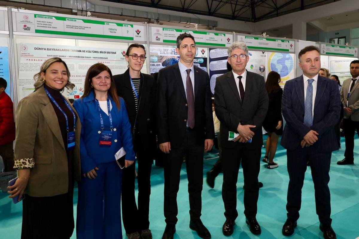 ERÜ’DE KAYSERİ BÖLGE YARIŞMASI SERGİSİ AÇILDI