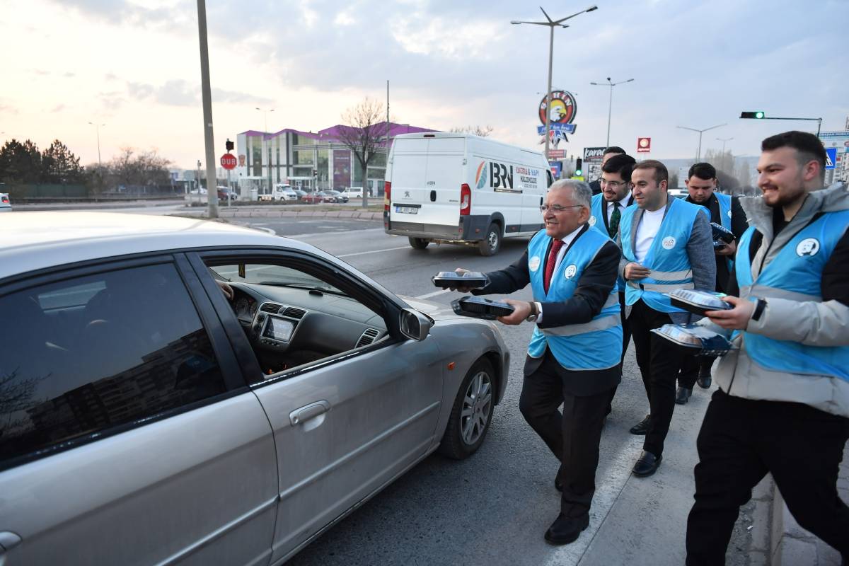 BÜYÜKKILIÇ, RAMAZAN COŞKUSUNU KAYSERİLİLERLE BİRLİKTE YAŞADI