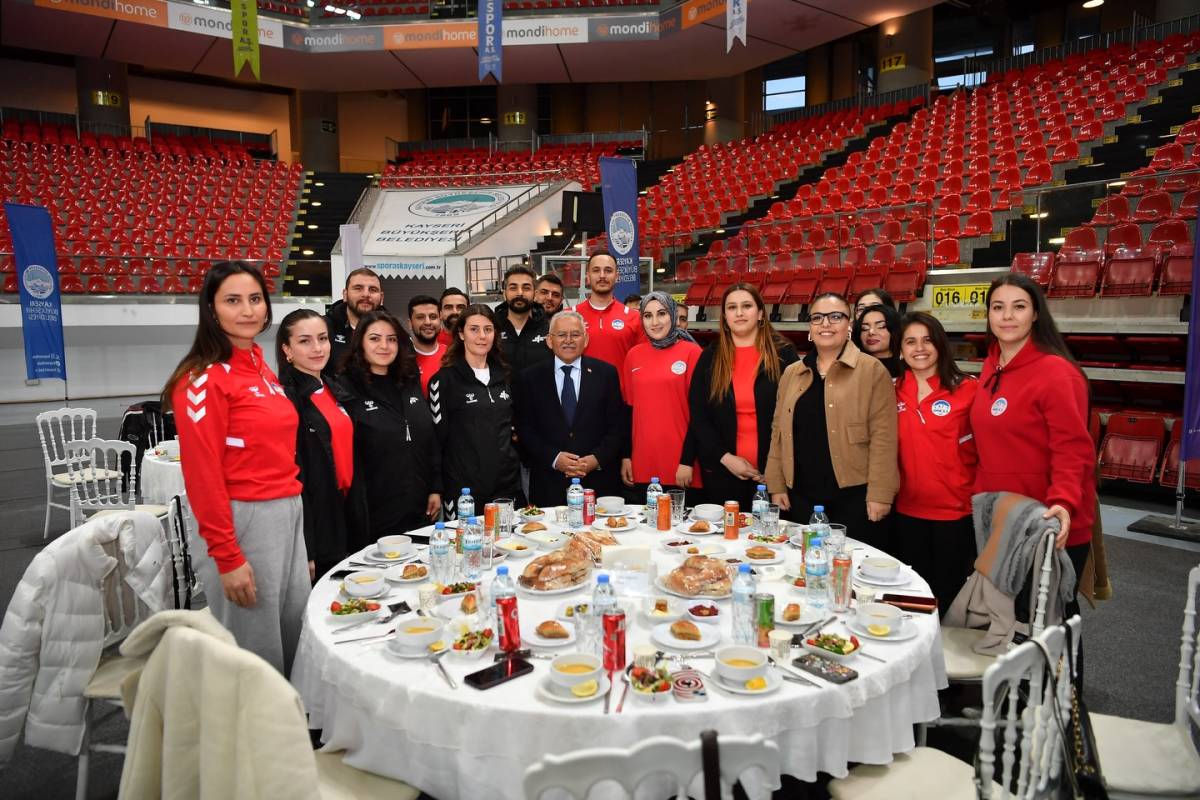 BÜYÜKKILIÇ, RAMAZAN COŞKUSUNU KAYSERİLİLERLE BİRLİKTE YAŞADI