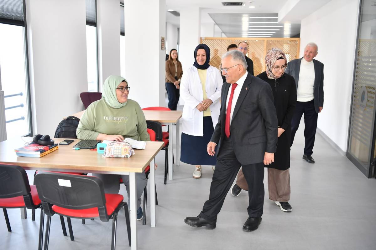 BÜYÜKKILIÇ VE BOYRAZ, TALAS MEVLANA SOSYAL YAŞAM MERKEZİ’Nİ ZİYARET ETTİ