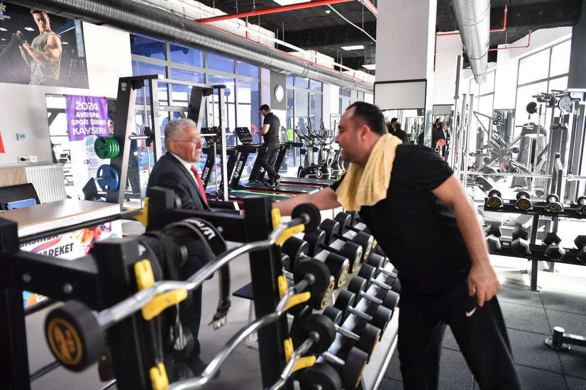 BÜYÜKKILIÇ VE BOYRAZ, TALAS MEVLANA SOSYAL YAŞAM MERKEZİ’Nİ ZİYARET ETTİ