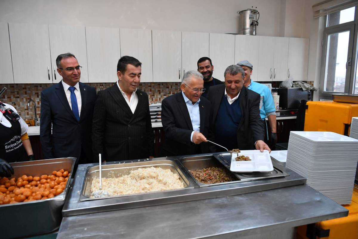 BÜYÜKKILIÇ, RAMAZAN COŞKUSUNU KAYSERİLİLERLE BİRLİKTE YAŞADI