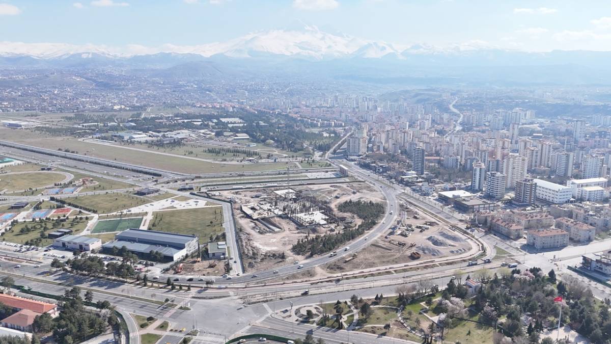 KARTAL KAVŞAĞI’NIN DÖRT BİR KÖŞESİNDE HUMMALI ÇALIŞMA