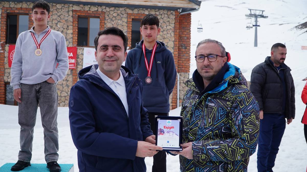 ERCİYES, GELENEKSEL KIZAK TÜRKİYE ŞAMPİYONASI’NA EV SAHİPLİĞİ YAPTI