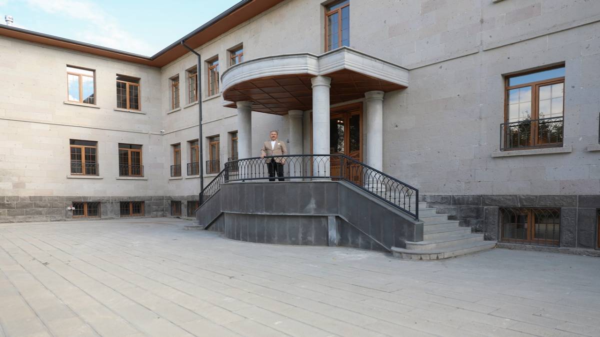 SANAT MELİKGAZİ İLE SANATÇIYI KEŞFEDİN