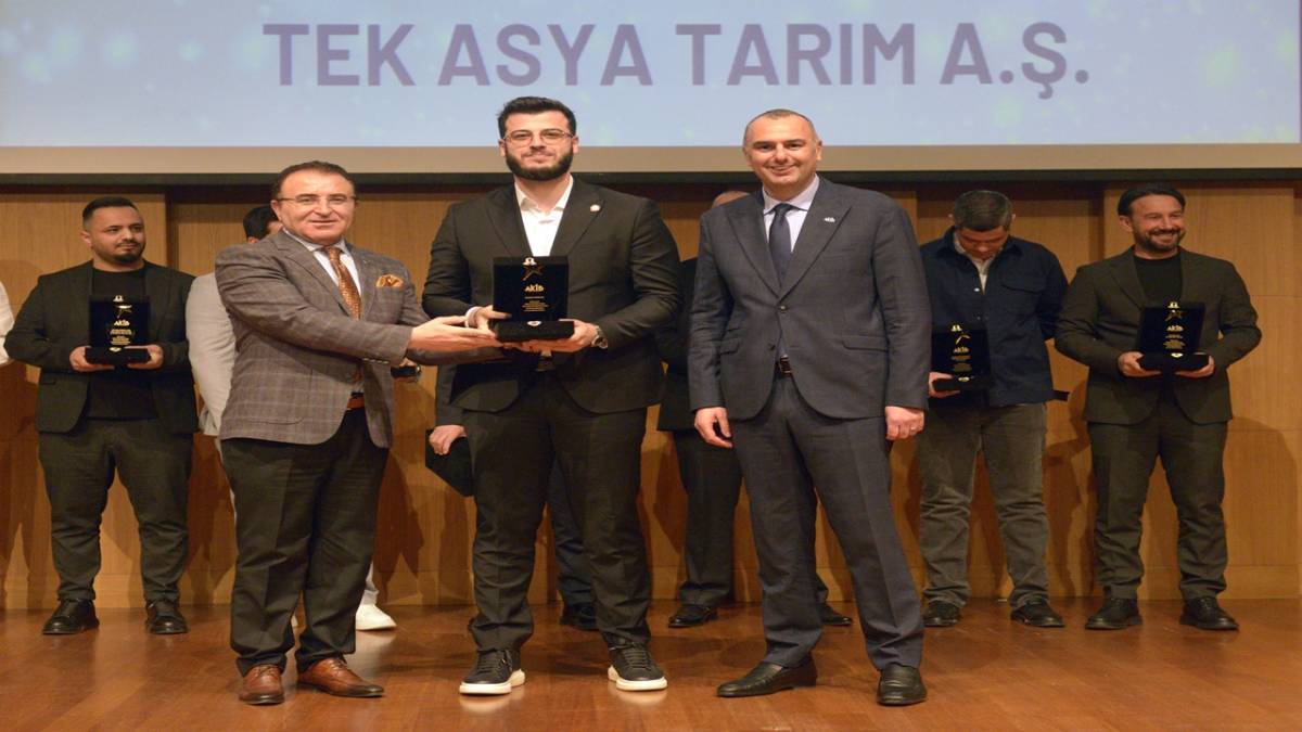 YAŞ MEYVE SEBZE İHRACATININ YILDIZLARI ÖDÜLLENDİRİLDİ