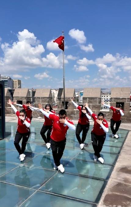 BÜYÜKŞEHİR’DEN 2027 TÜRK DÜNYASI KÜLTÜR BAŞKENTLİĞİNE “KARTAL DANSI” İLE KUTLAMA