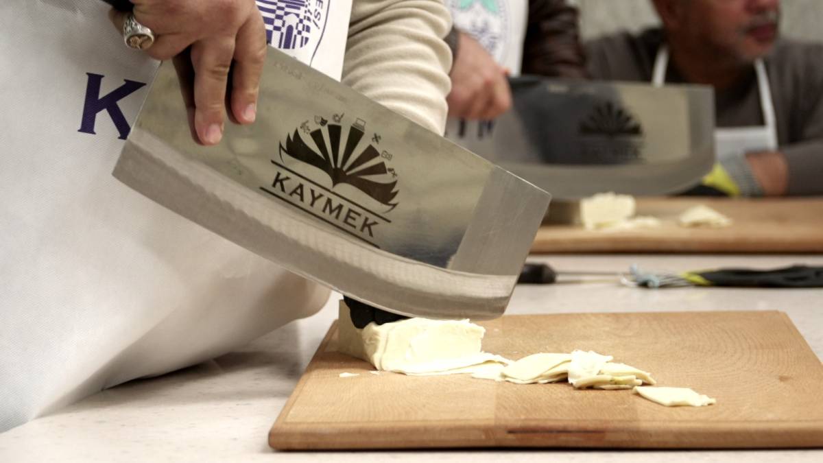 AB TESCİLLİ KAYSERİ PASTIRMASI’NA KAYMEK’TEN DOĞRAMA VE SUNUM TEKNİKLERİ KURSU