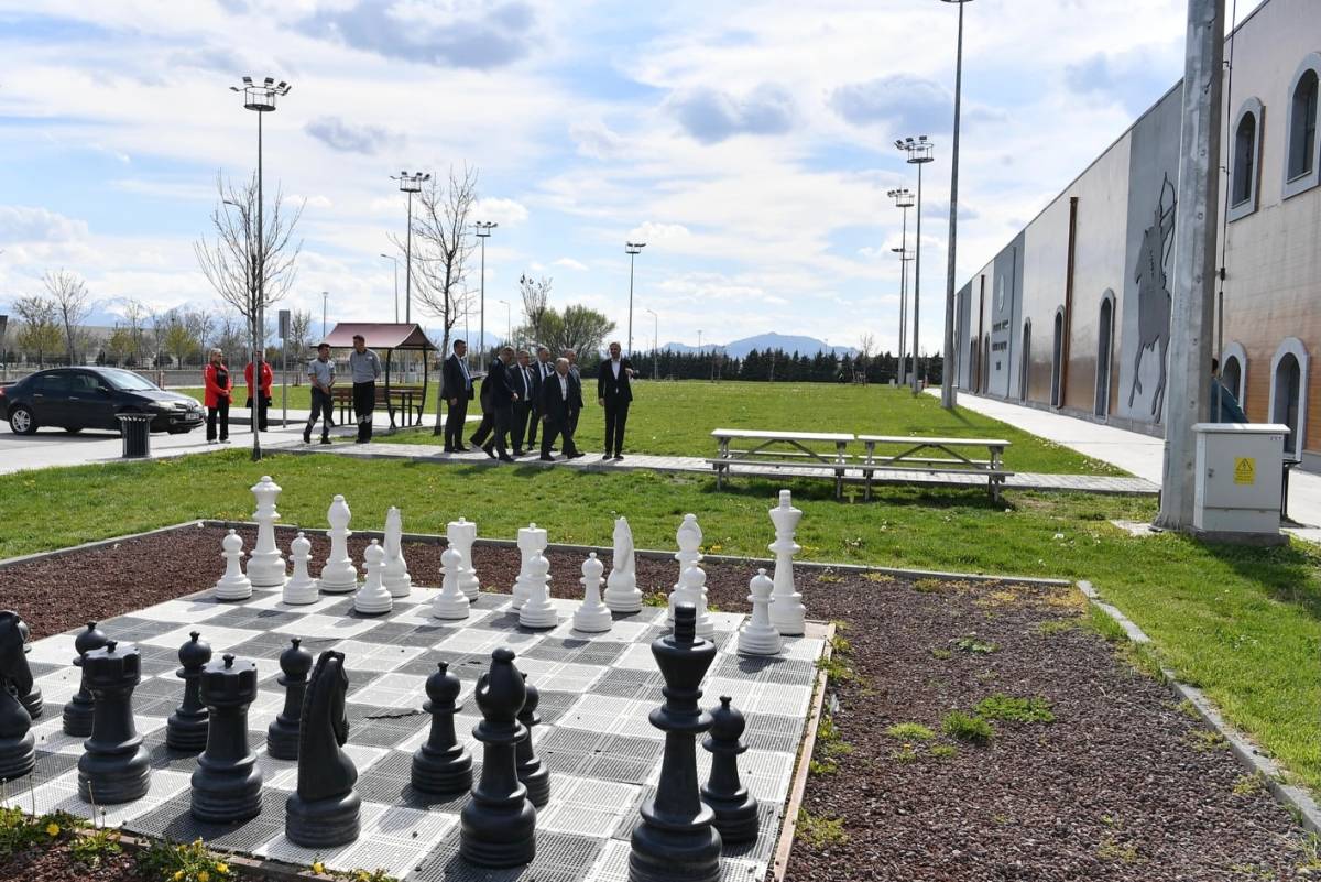 BAŞKAN BÜYÜKKILIÇ, BİNİCİLİKTE FEDERE STATÜYE KAVUŞAN TESİSİ YERİNDE İNCELEDİ