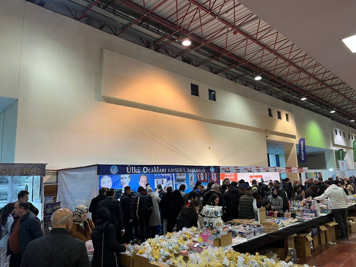 KİTAP FUARI’NDA YOĞUN İLGİNİN MERKEZİ OLDU