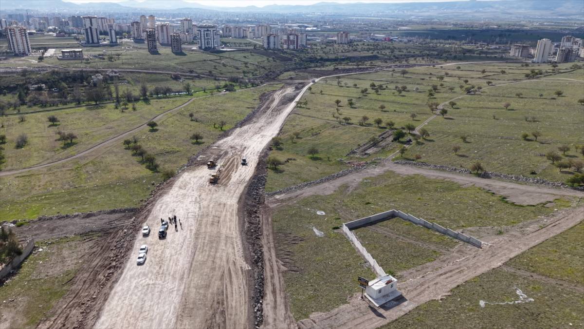 “HİZMET YAPILAŞMANIN ÖNÜNDE GİDİYOR”