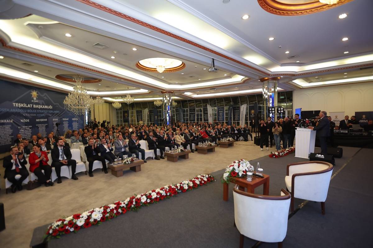 BAŞKAN BÜYÜKKILIÇ’TAN STRATEJİ TOPLANTISI’NDA “BİRLİK, HİZMET VE KAYSERİ MODELİ” MESAJI