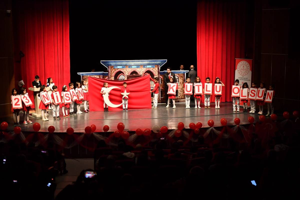 BÜYÜKKILIÇ, ÇOCUKLARIN BAYRAM SEVİNCİNE ORTAK OLDU