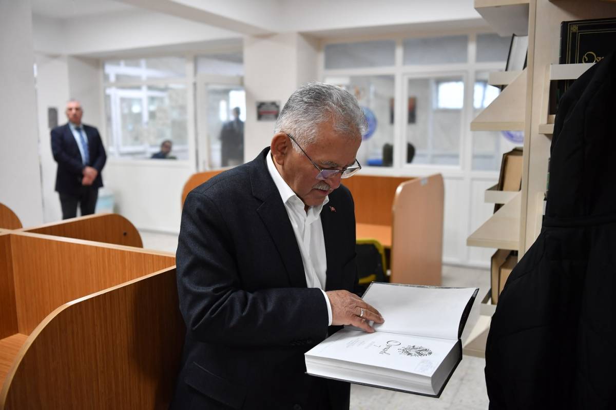 BAŞKAN BÜYÜKKILIÇ, MİMARSİNAN PARKI’NDA VATANDAŞLAR VE ÖĞRENCİLERLE BİR ARAYA GELDİ