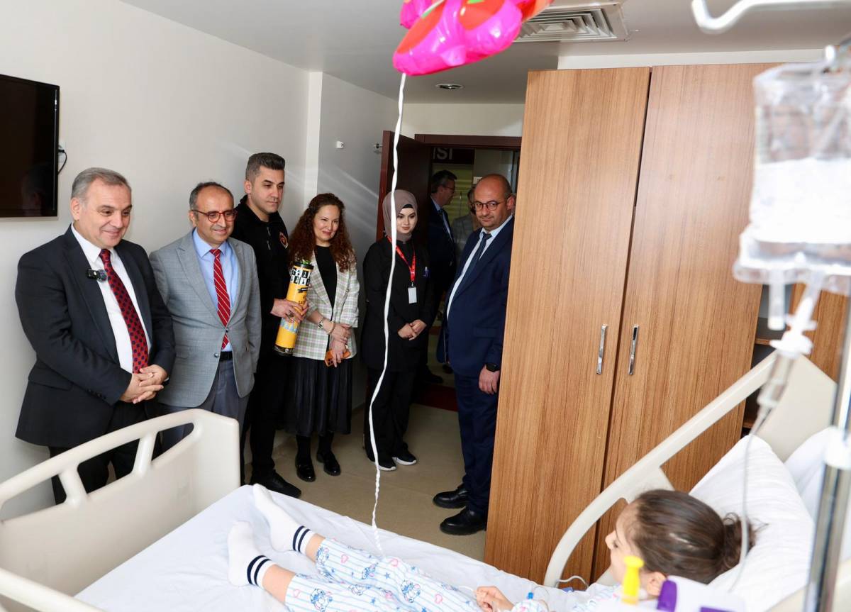 ALTUN’DAN TEDAVİ GÖREN ÇOCUKLARA 23 NİSAN ZİYARETİ