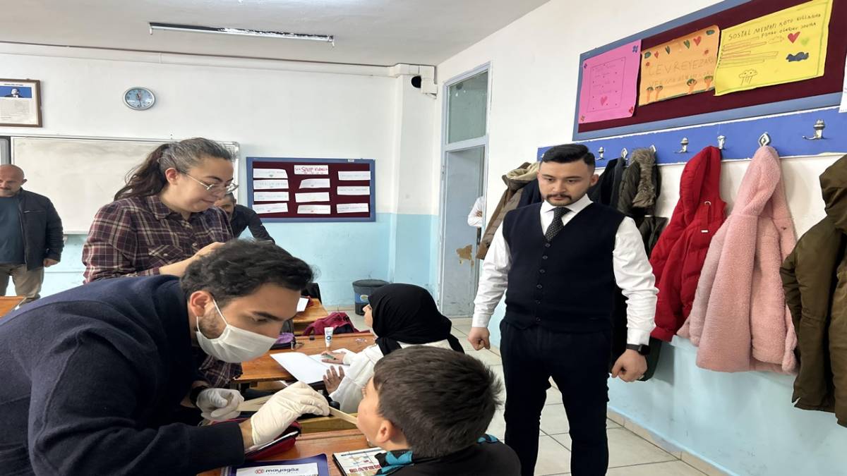 ÜLKÜ OCAKLARI’NDAN AKKIŞLA’DA ÖĞRENCİLERE GÖZ VE DİŞ TARAMASI