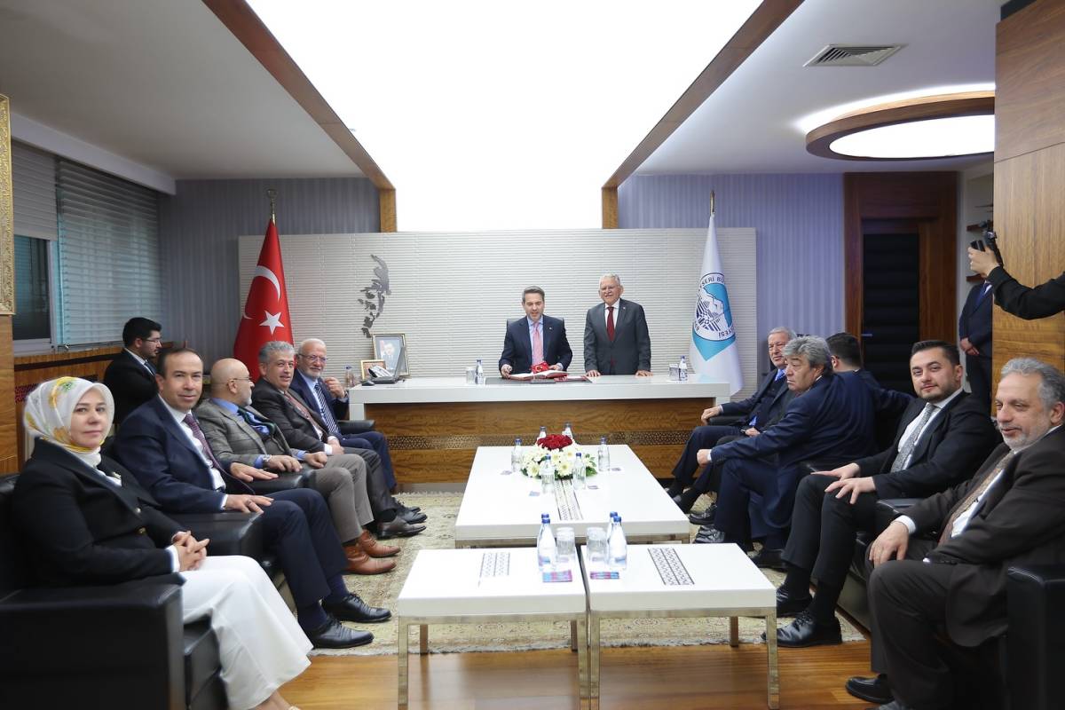 BAKAN BAYRAKTAR’DAN BAŞKAN BÜYÜKKILIÇ’A: “KAYSERİ, TÜRKİYE’NİN GÖZBEBEĞİ”